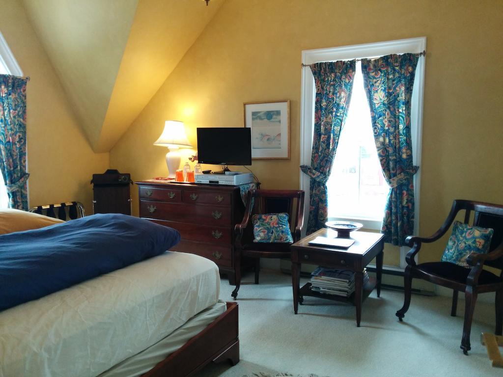 Fairmont House Bed & Breakfast 마혼베이 외부 사진